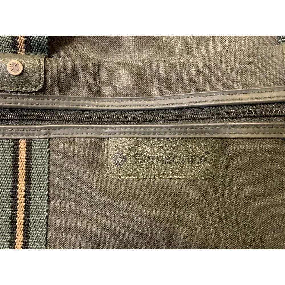 Samsonite carry‎ on Duffle Bag Green 22”L x 14”H x 8.5”W